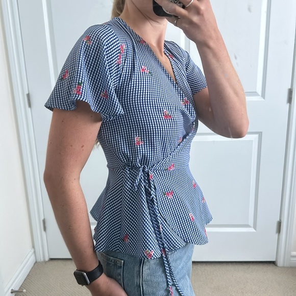 Patterned Wrap Top - Picture 3 of 5